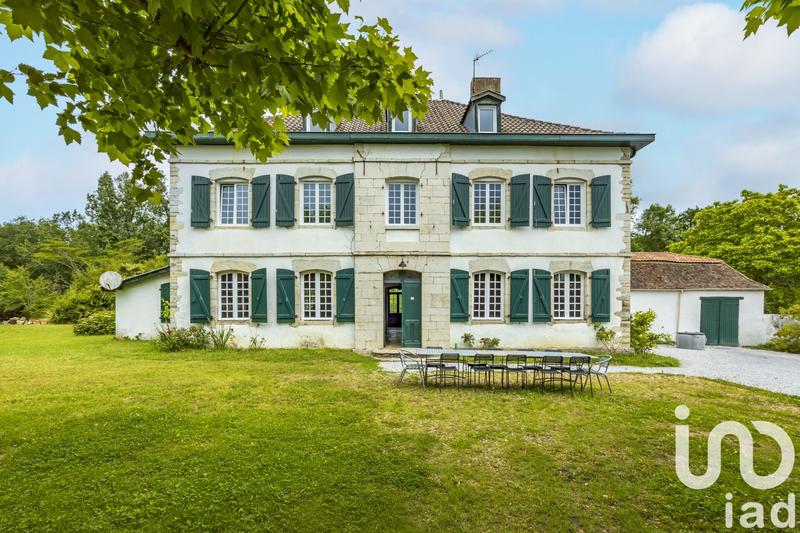 Maison - 383 m² - 11 pièces