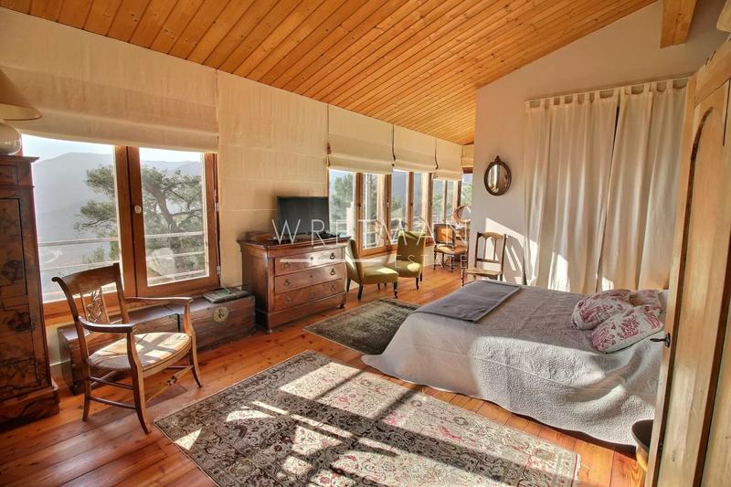 Maison - 180 m² - 6 pièces