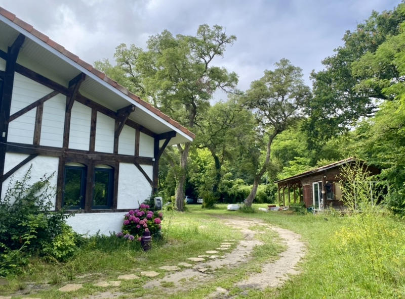 Propriété - 320 m² - 10 pièces