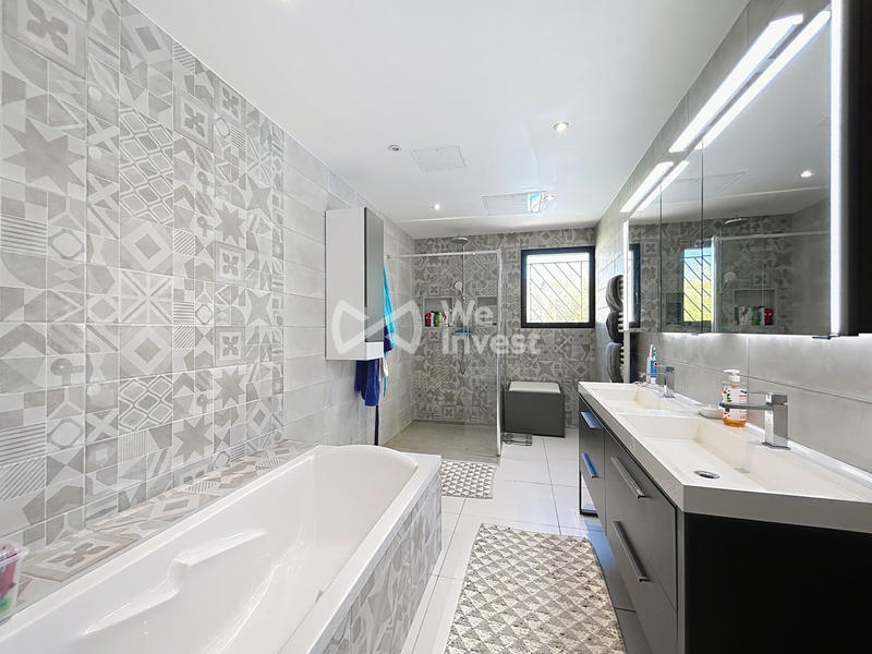 Villa - 220 m² - 5 pièces