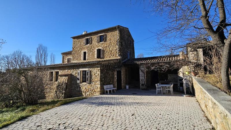 Maison en pierre - 256 m² - 8 pièces