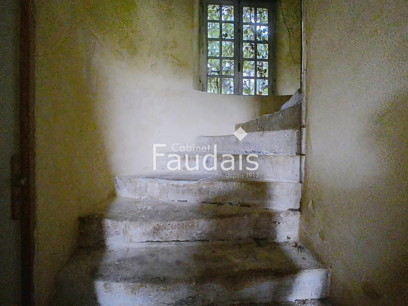 Propriété - 300 m² - 20 pièces