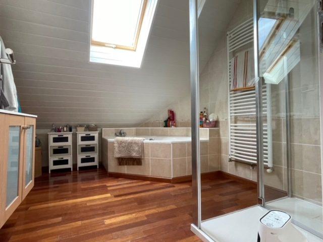 Maison traditionnelle - 149 m² - 5 pièces