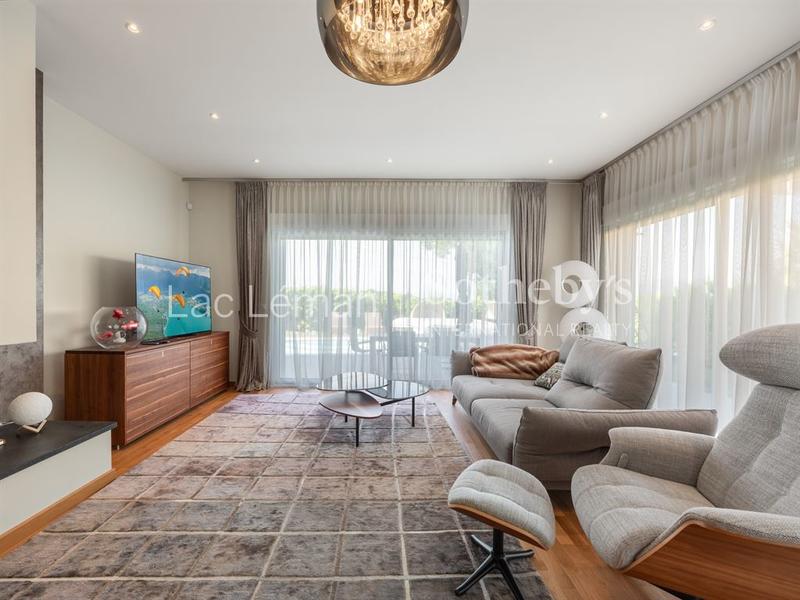 Maison - 312 m² - 9 pièces