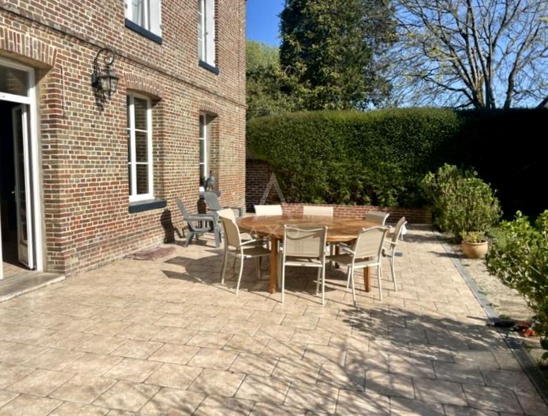 Maison - 280 m² - 11 pièces