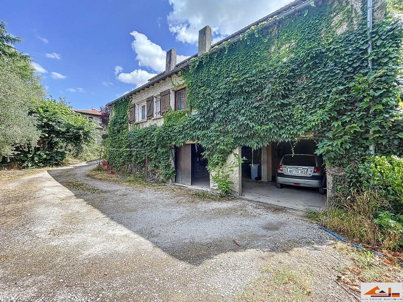 Maison - 217 m² - 8 pièces