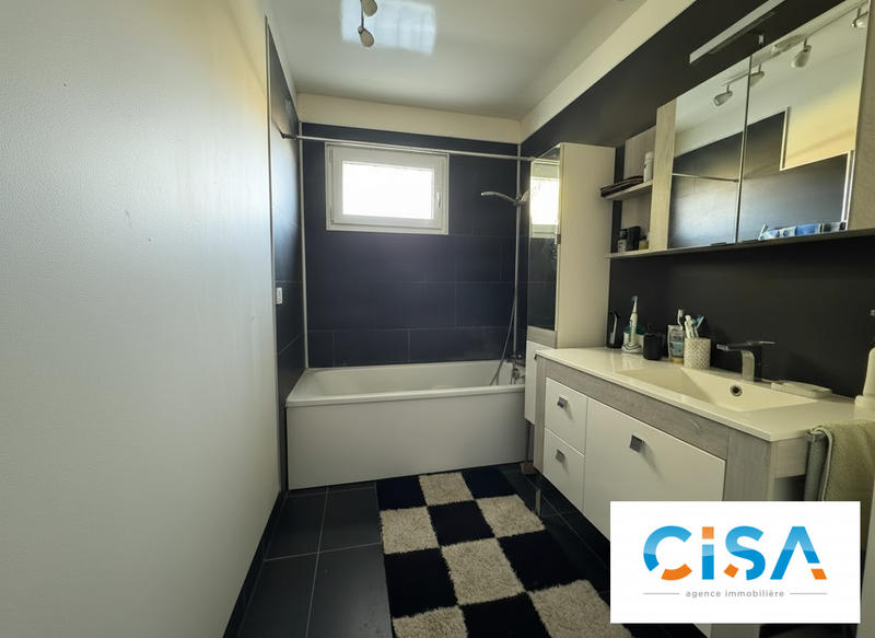 Maison - 166 m² - 8 pièces