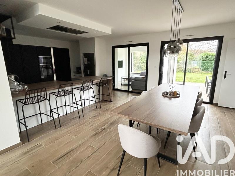 Maison - 187 m² - 9 pièces