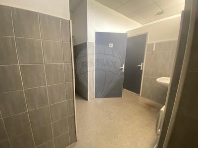 Local commercial - 786 m² - 3 pièces