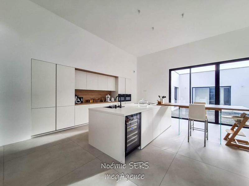 Maison - 220 m² - 7 pièces