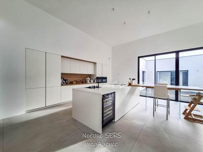 Maison - 220 m² - 7 pièces