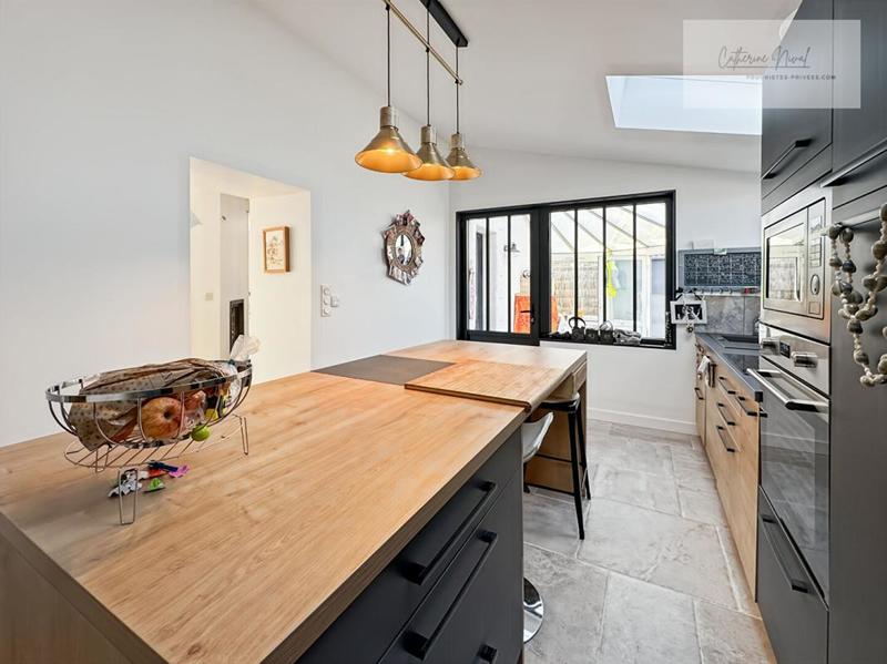 Maison - 260 m² - 11 pièces