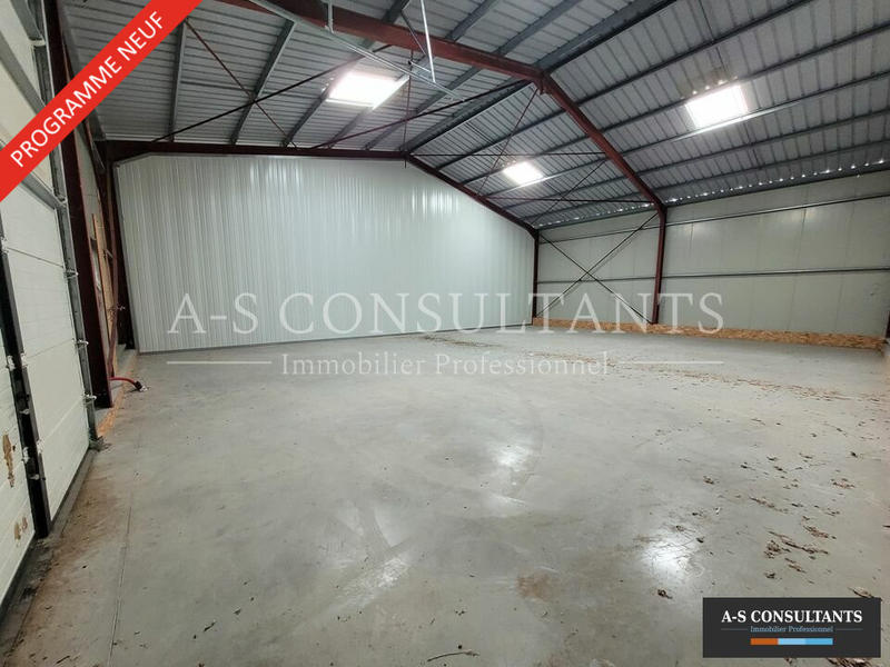 Local d'activité / Entrepôt - 210 m²