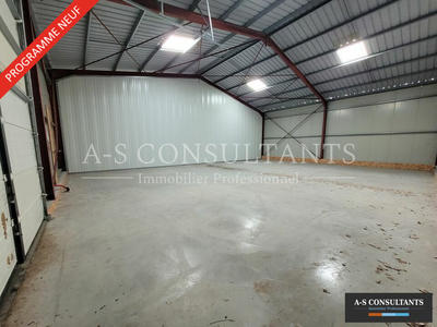 Local d'activité / Entrepôt - 210 m²
