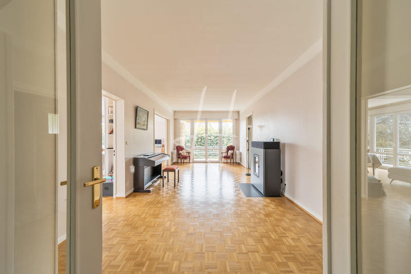 Villa - 223 m² - 8 pièces