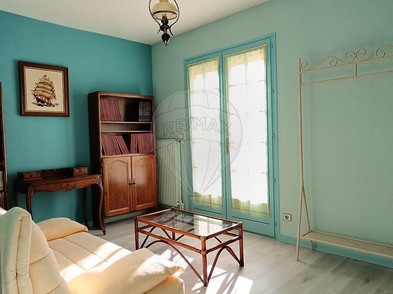 Propriété - 250 m² - 9 pièces