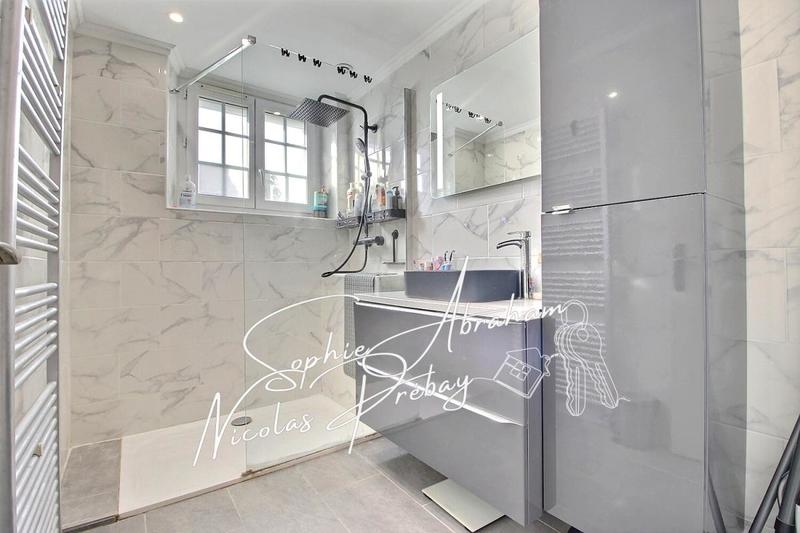 Maison - 92 m² - 5 pièces