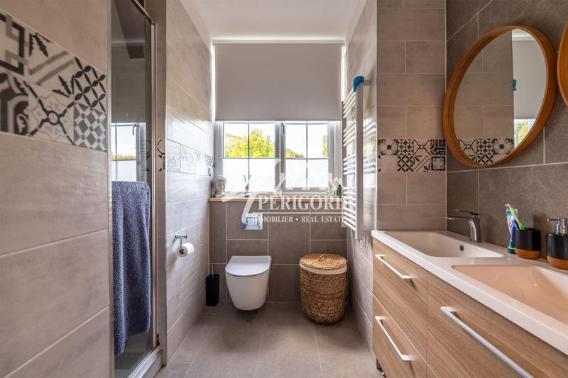 Maison traditionnelle - 227 m² - 10 pièces