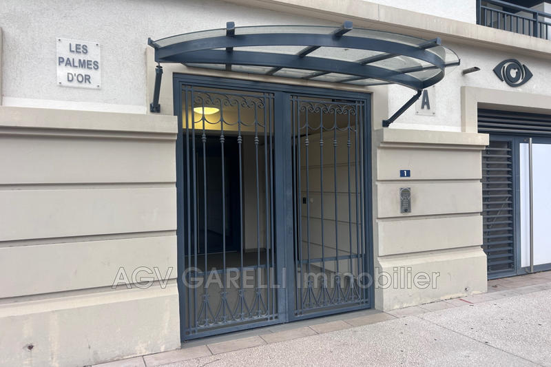 Parking / Garage - 2 m²