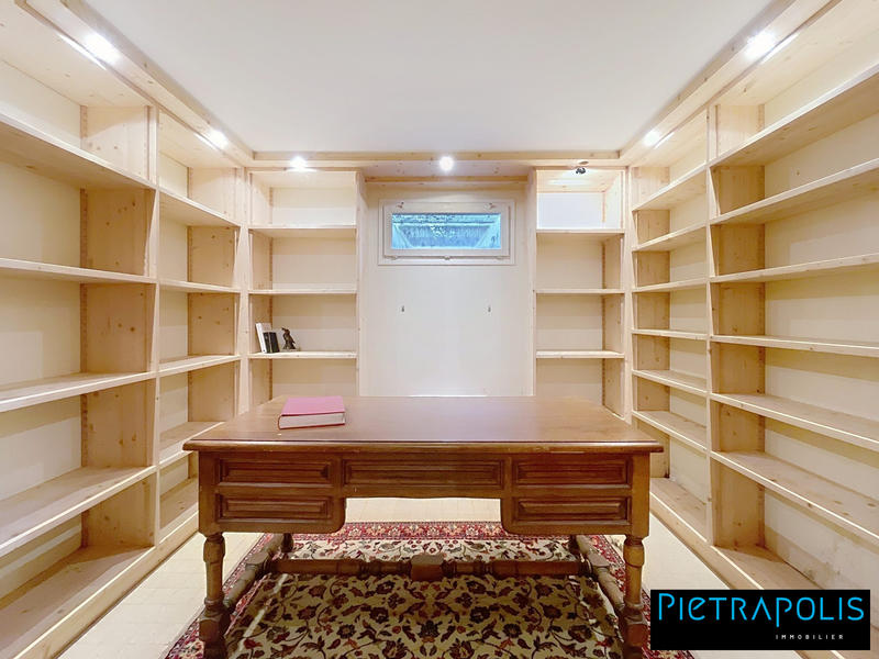 Maison - 245 m² - 10 pièces