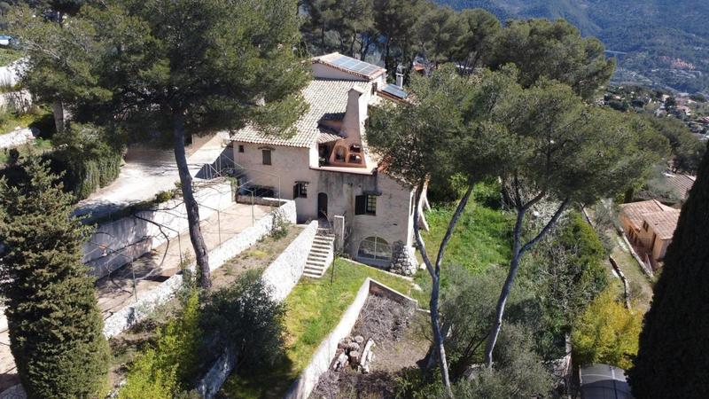 Propriété - 256 m² - 7 pièces