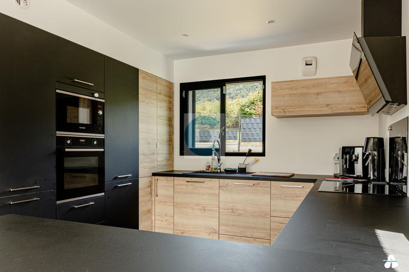 Maison - 96 m² - 5 pièces