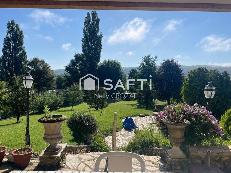 Maison - 220 m² - 8 pièces