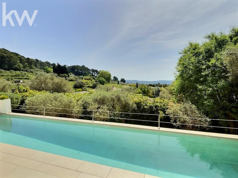 Maison contemporaine - 239 m² - 8 pièces