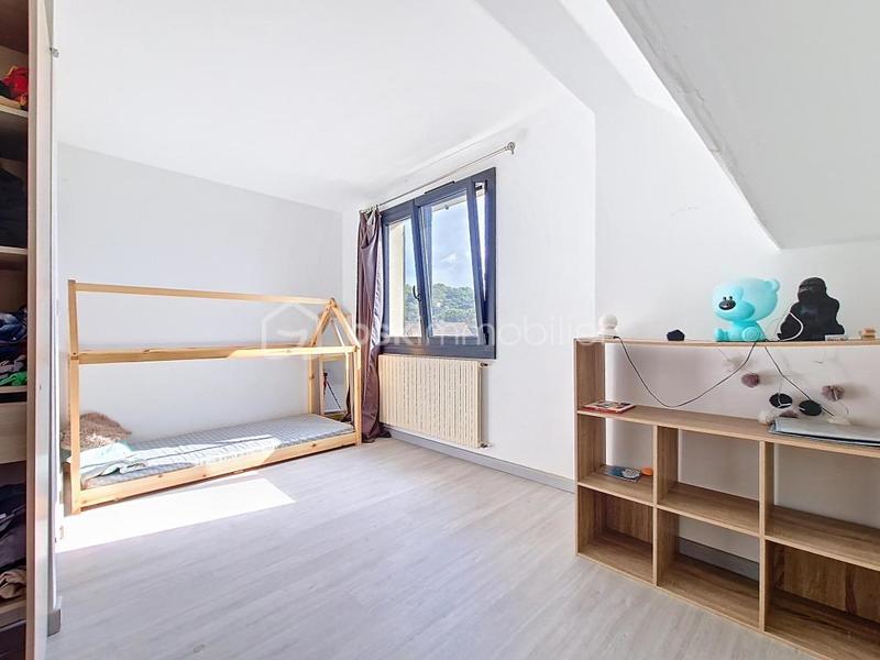 Maison traditionnelle - 180 m² - 8 pièces