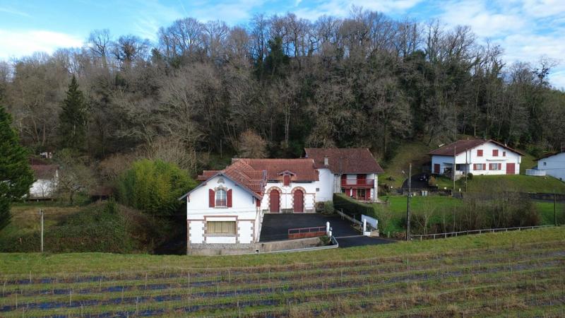 Maison - 200 m² - 9 pièces