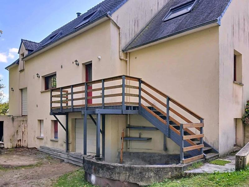 Maison - 207 m² - 8 pièces