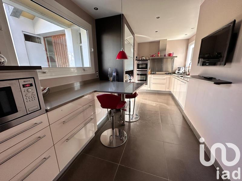 Maison de maîtres - 275 m² - 9 pièces