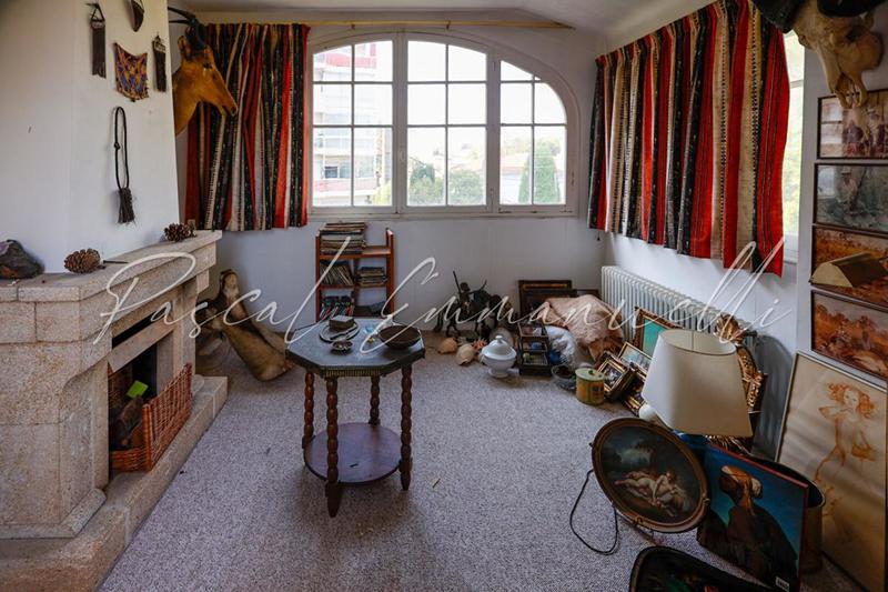 Maison - 247 m² - 5 pièces