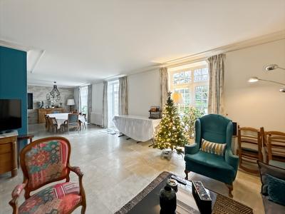 Propriété - 263 m² - 10 pièces