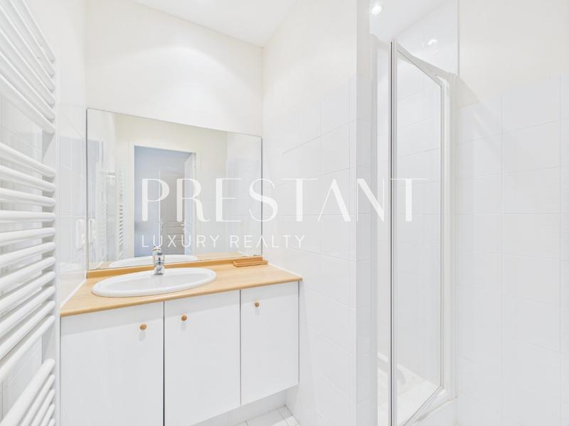 Maison - 250 m² - 7 pièces