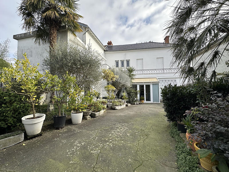 Maison - 364 m² - 6 pièces