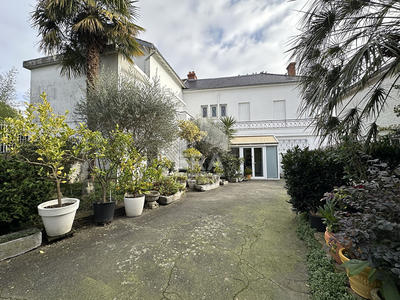 Maison - 364 m² - 6 pièces