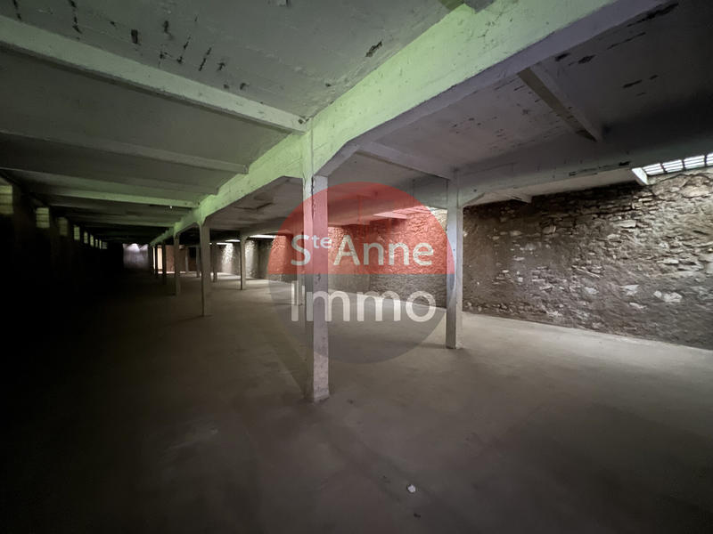 Maison - 950 m² - 2 pièces