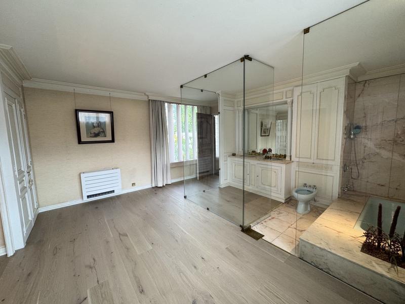 Maison contemporaine - 315 m² - 11 pièces