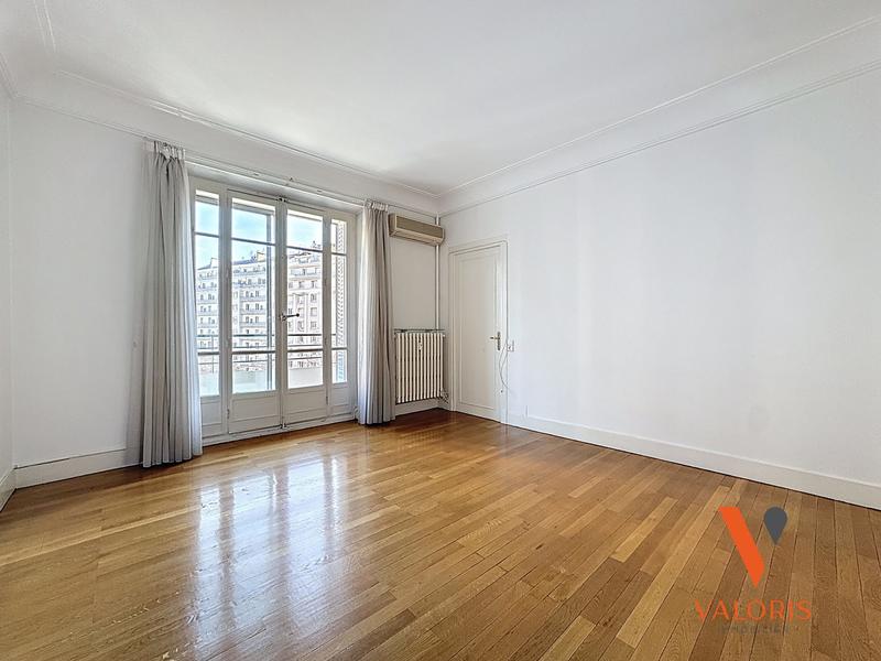 Appartement - 235 m² - 7 pièces
