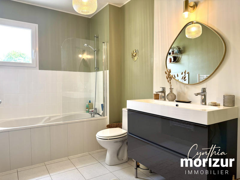 Maison - 99 m² - 5 pièces