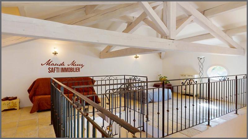 Maison - 230 m² - 6 pièces