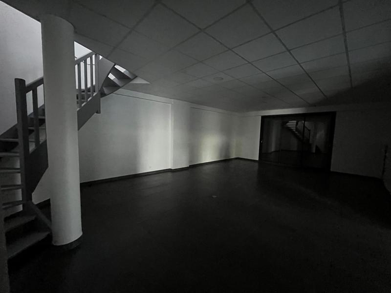 Local commercial - 274 m² - 6 pièces