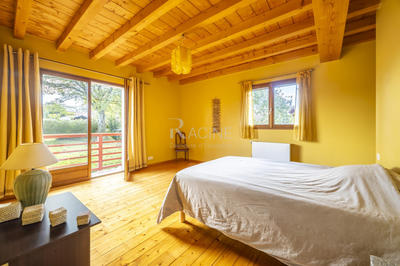 Maison - 214 m² - 8 pièces