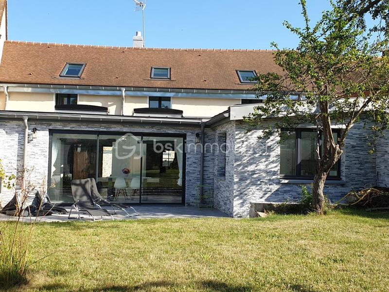 Maison - 230 m² - 8 pièces