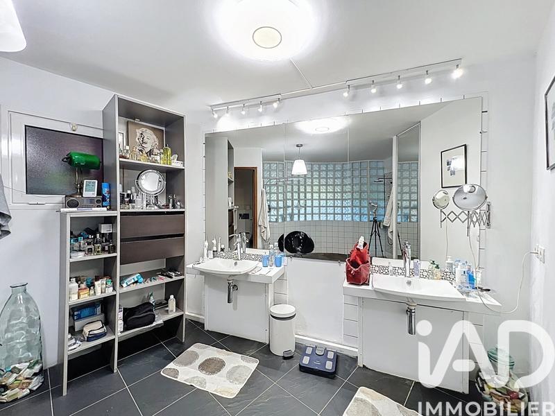 Maison - 252 m² - 6 pièces