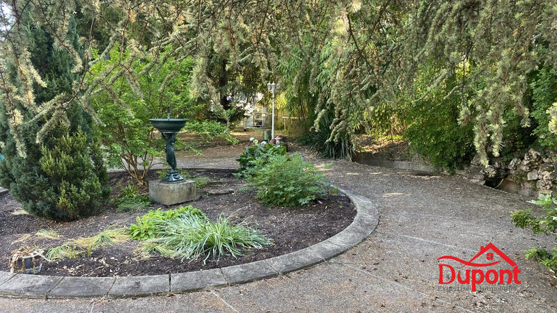 Maison - 250 m² - 8 pièces