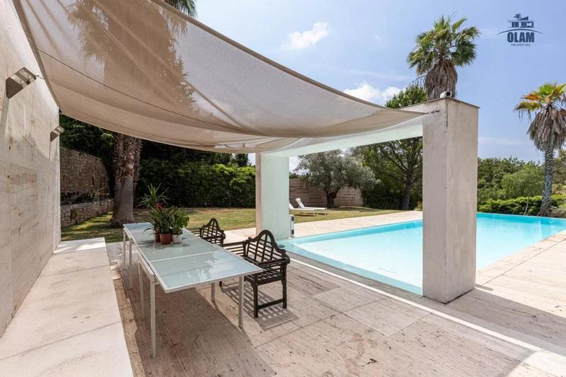 Villa - 600 m² - 6 pièces