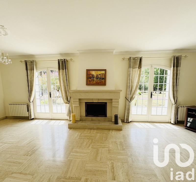 Maison - 214 m² - 8 pièces