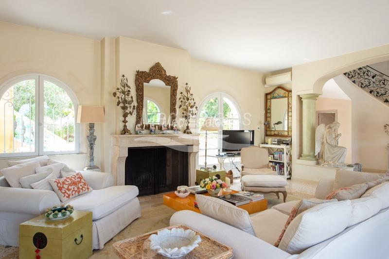 Villa - 250 m² - 5 pièces